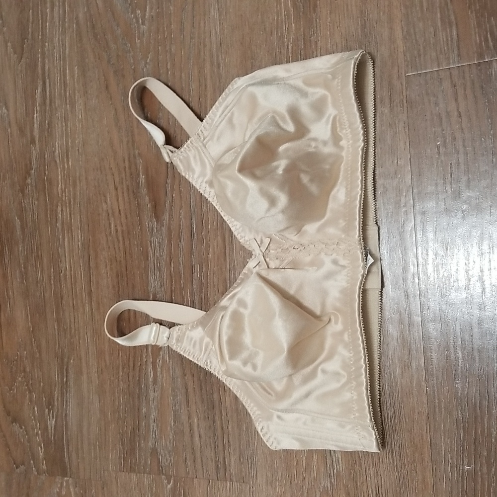 (38D) WonderBra Neutral Classic Minimalist Bra Underwire Support Comfortable
